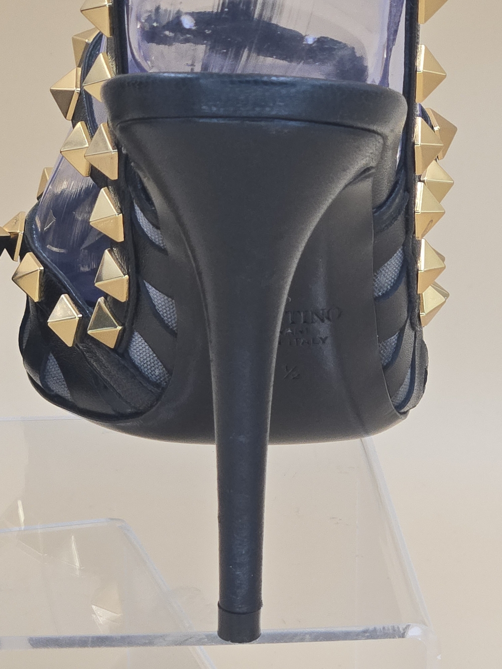 Valentino Garavani Rockstud Cutout Black Leather T-Strap Stilettos Size 6.5 - Picture 4 of 16
